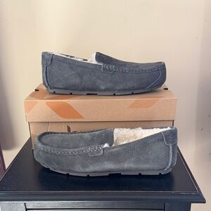 Koolaburra UGG Men's Charcoal Suede Slip-Ons